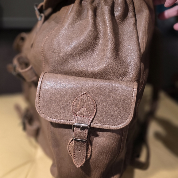 LARGE Leather Backpack, EXCEL COND.  Great Travel Bag! - Picture 8 of 9